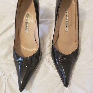 BLACK PATENT MANOLO PUMPS SIZE 39